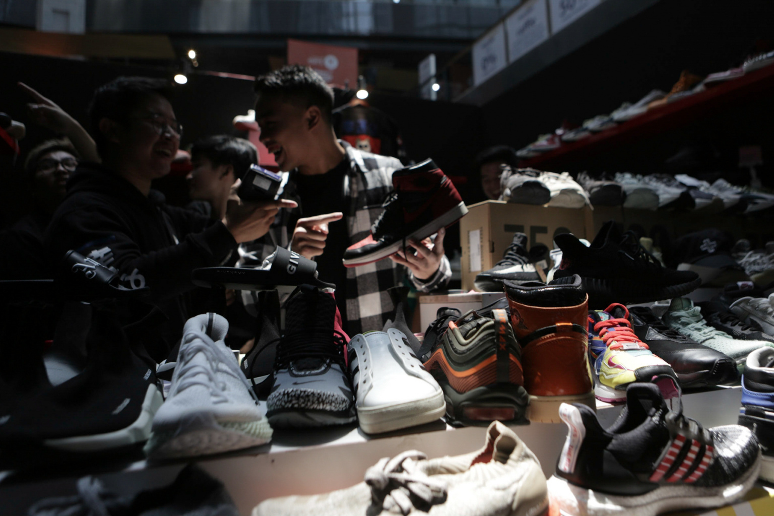 Foto Berburu Sepatu  di Urban Sneakers Society 2021 Foto 