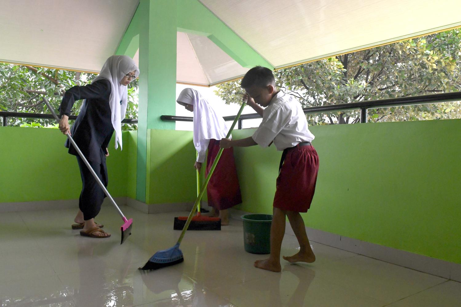 HARI PERTAMA MASUK SEKOLAH PASCA BANJIR