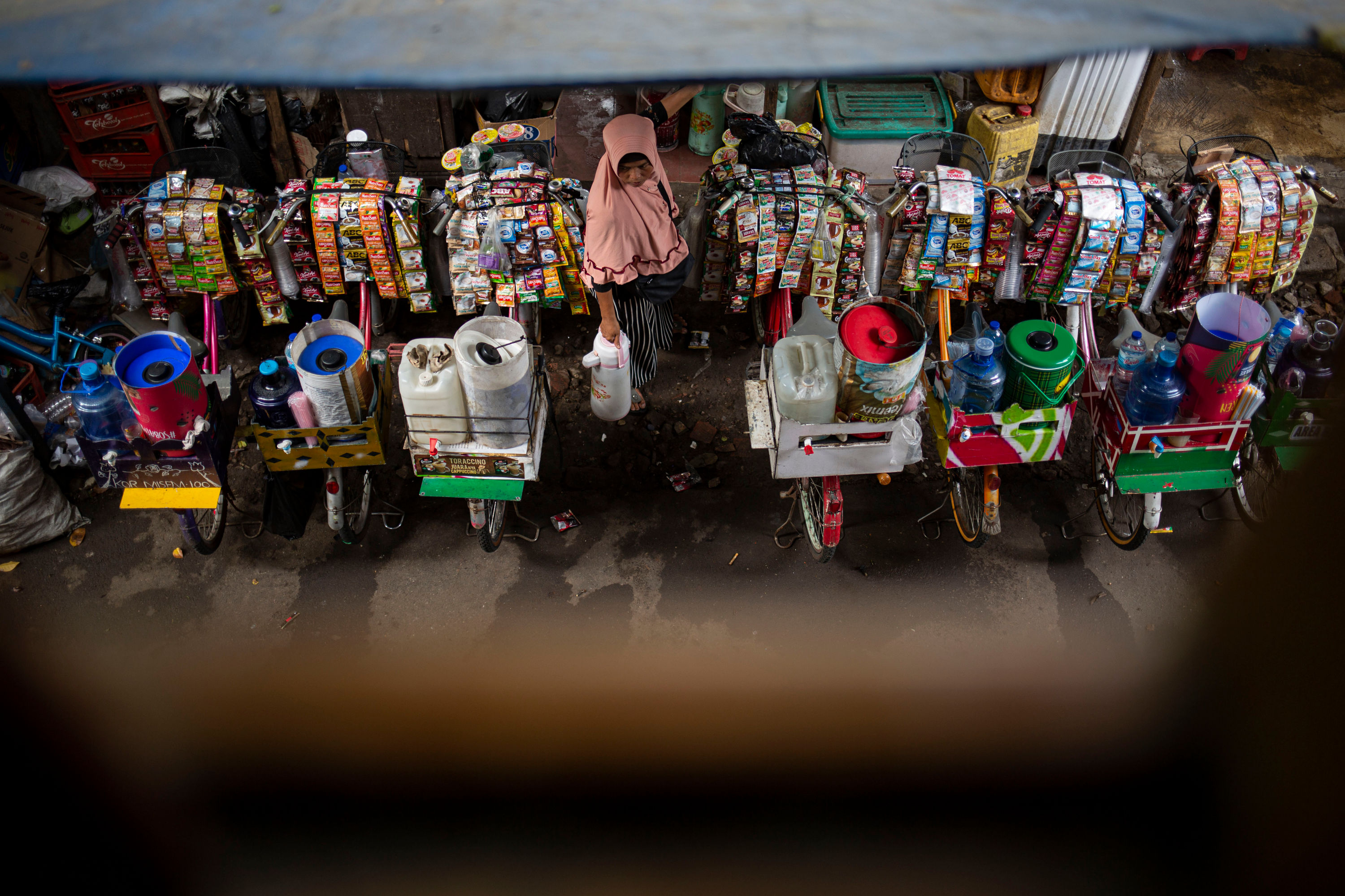 Pedagang Kopi Keliling Unik Foto Starling Kisah Masyarakat Urban dalam Segelas Kopi Pedagang Kopi Keliling Unik Foto Starling Kisah Masyarakat Urban dalam Segelas Kopi