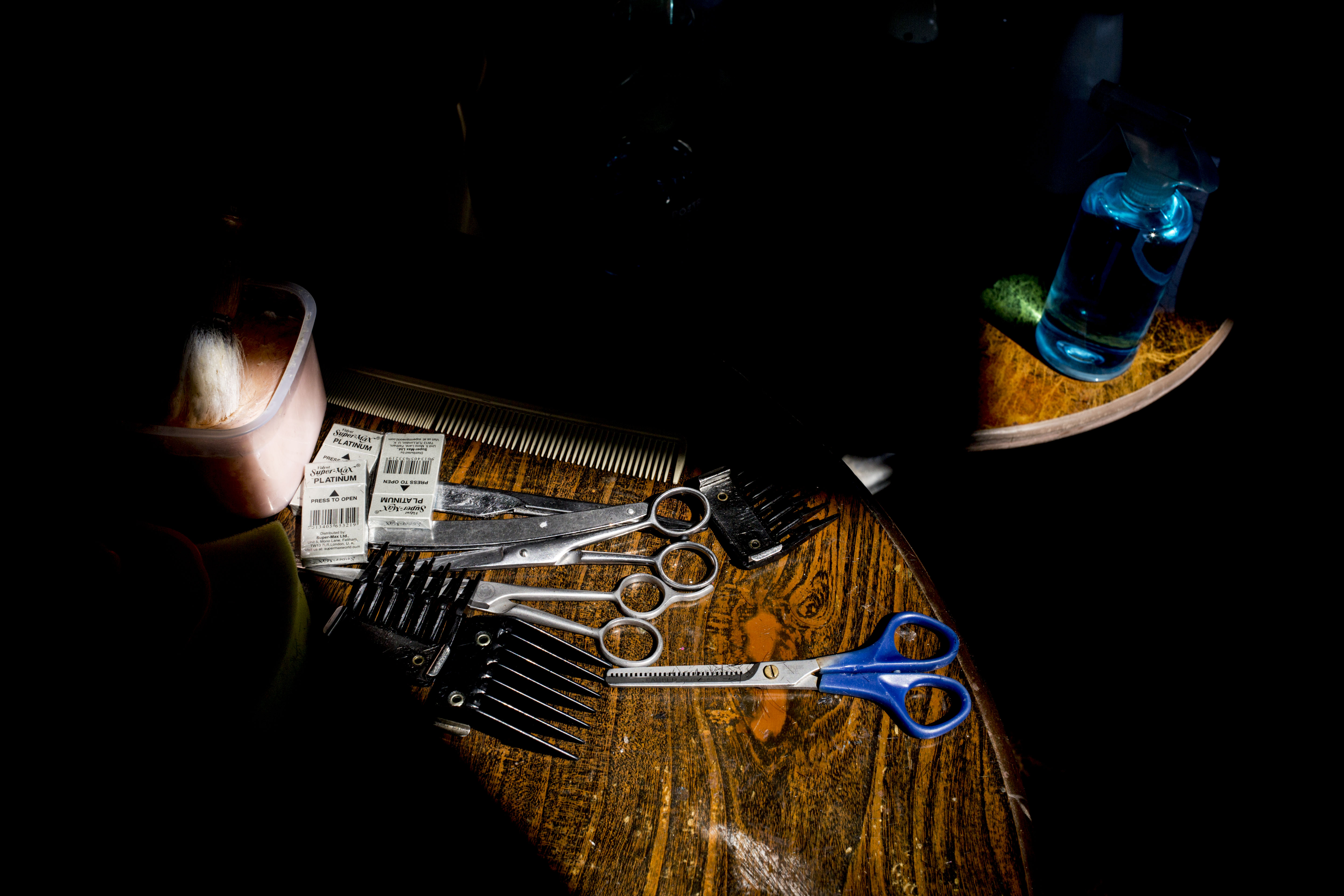 Foto: Potong Rambut di Tengah Covid-19, Seperti Ini Potret Uniknya - Foto Katadata.co.id