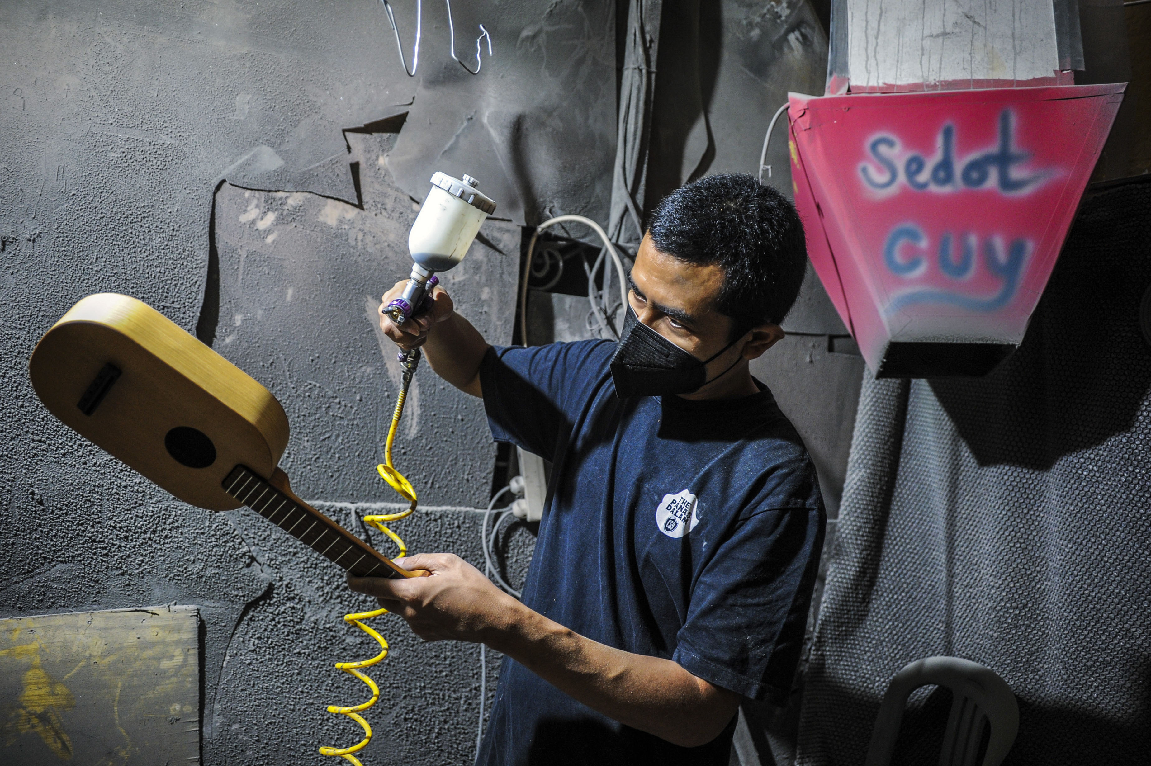 Ukulele Dari Bandung Yang Mendunia