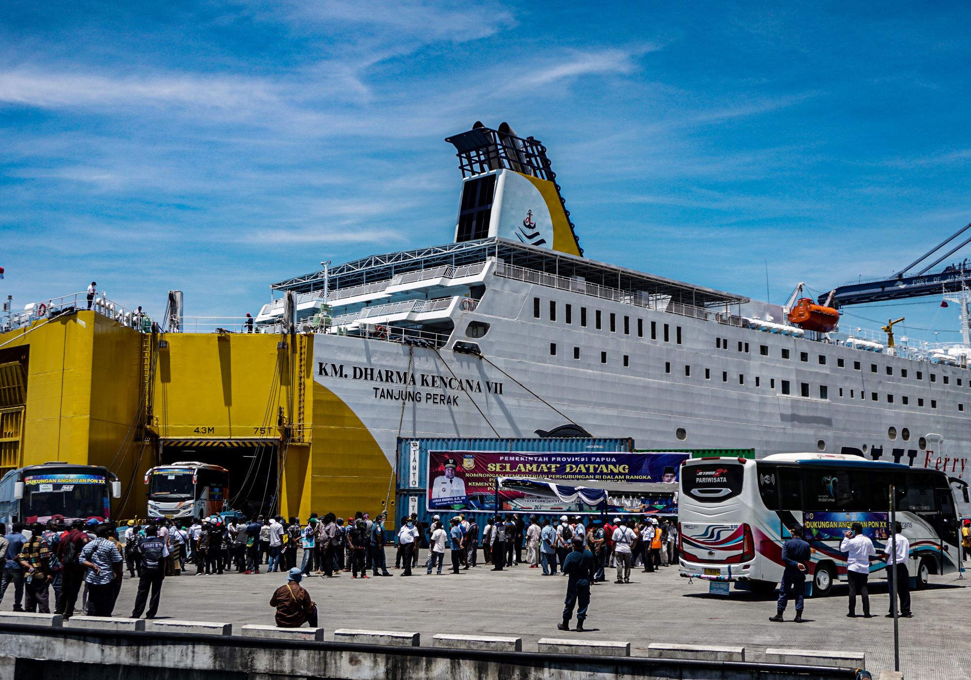 Sebanyak 316 armada medium dan micro bus tiba di Kota Jayapura. Armada akan digunakan untuk layanan tranportasi darat bagi atlet dan ofisial PON