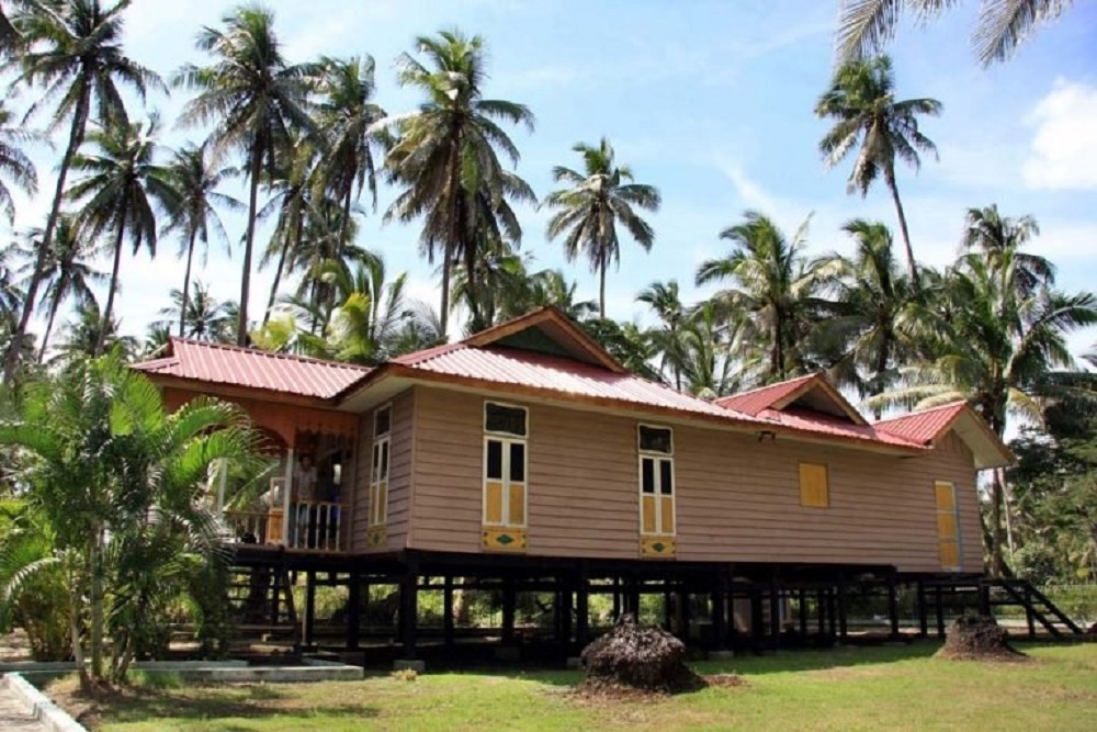  Rumah Melayu Atap Limas Potong dari Kepulauan Riau