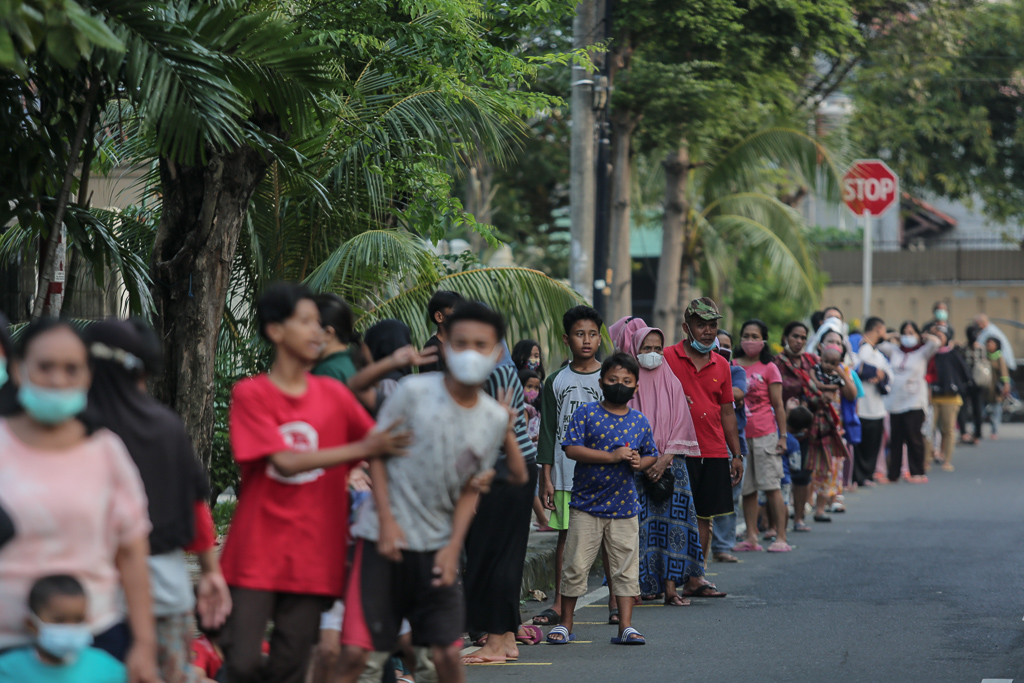 Pembagian Takjil Gratis Jelang Buka Puasa