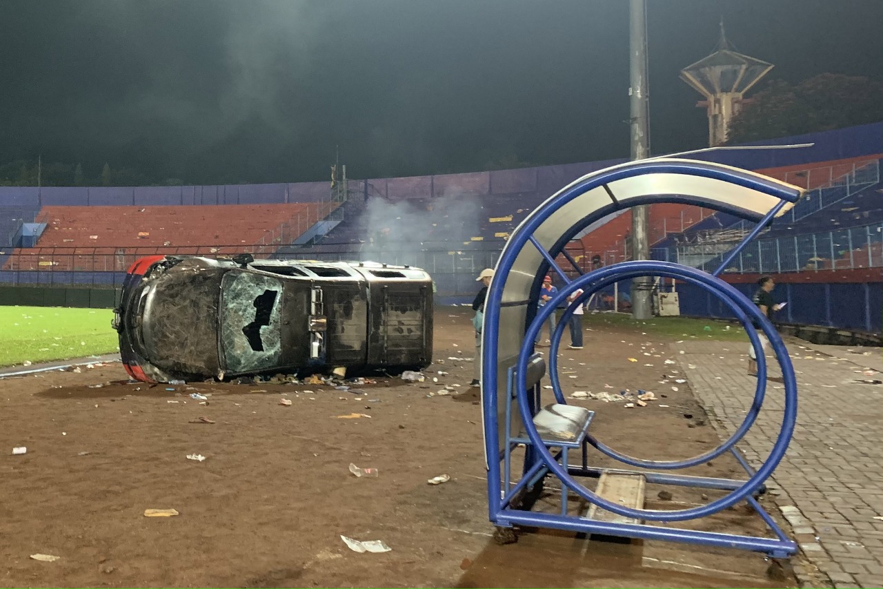Kerusuhan di stadion Kanjuruhan Malang usai pertandingan sepak bola Antara vs Persebaya
