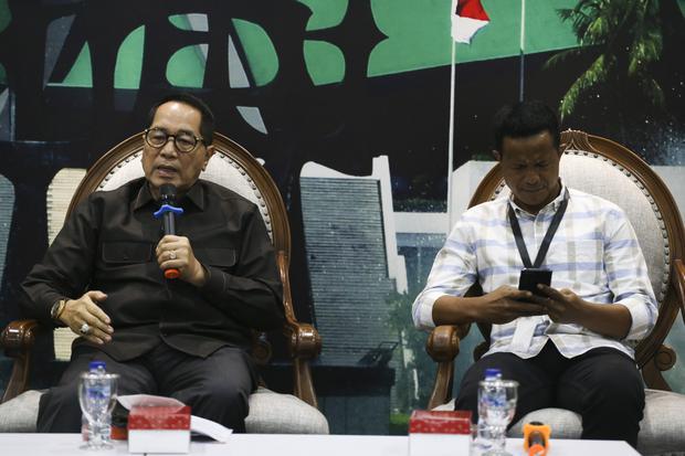 DISKUSI FORUM LEGISLASI DPR