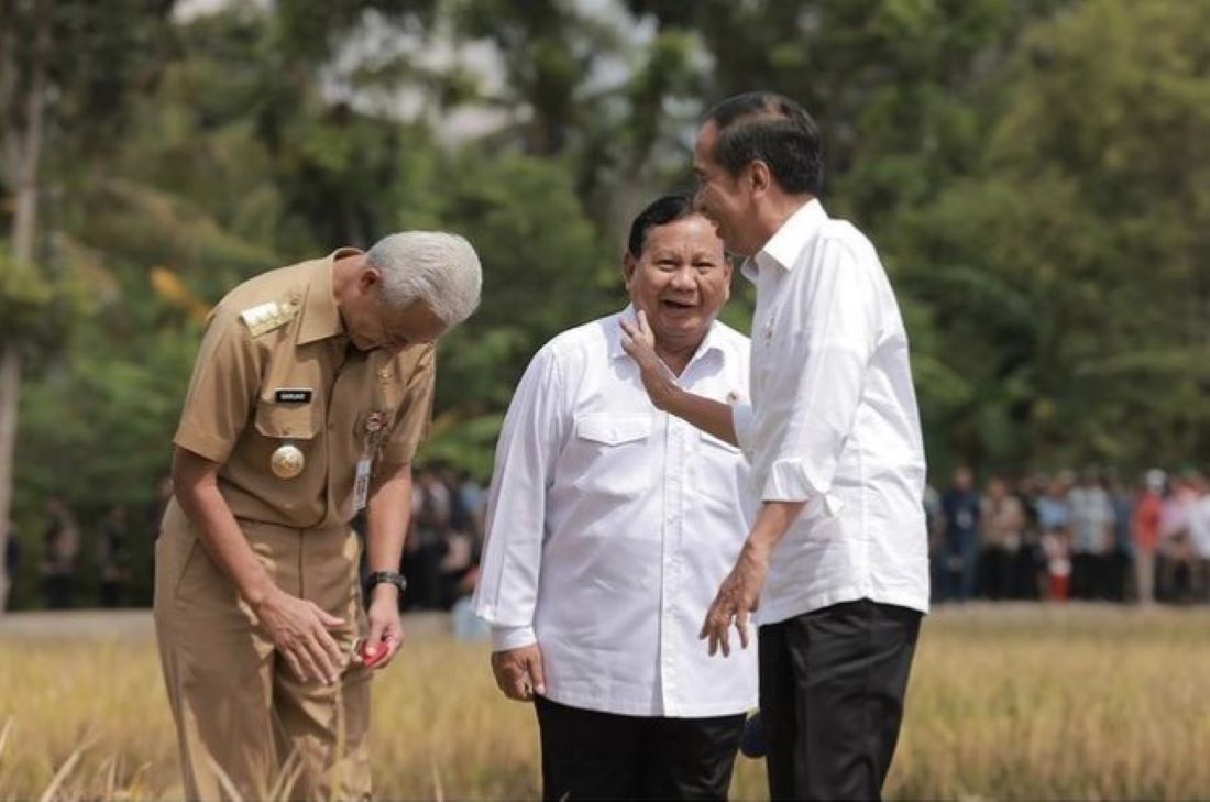 Presiden Joko Widodo berbincang dengan Gubernur Jawa Tengah Ganjar Pranowo dan Menteri Pertahanan Prabowo Subianto