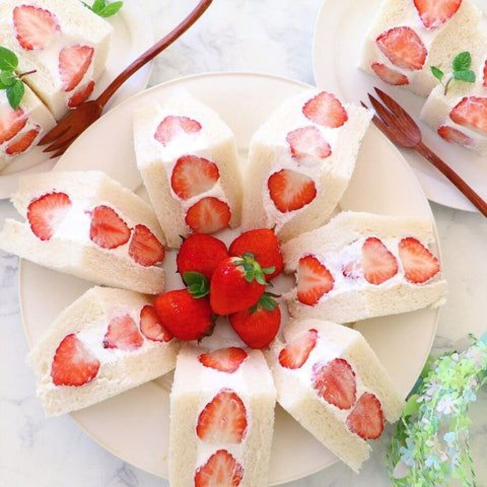 Ilustrasi Sandwich Stroberi Korea