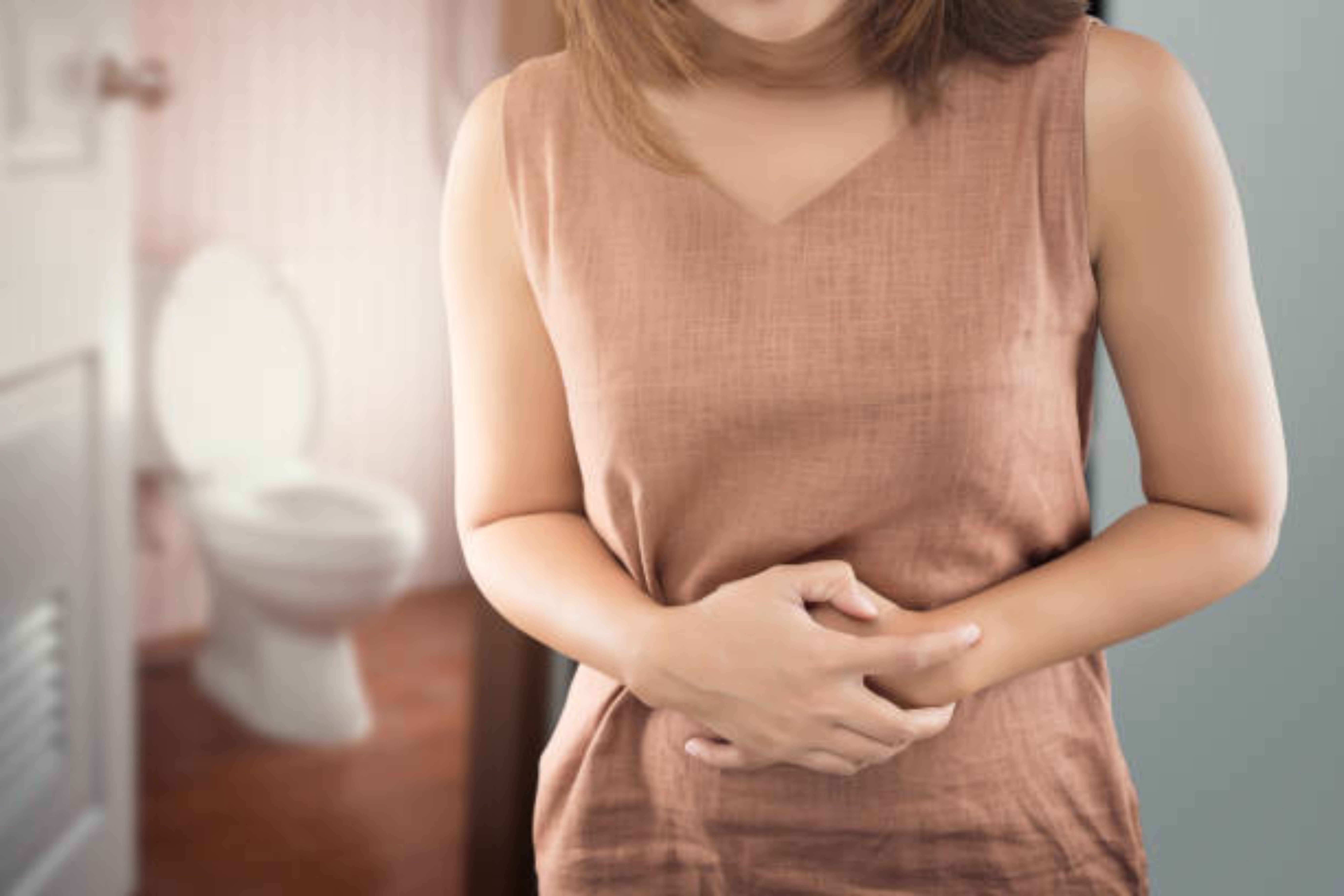 Causas del dolor abdominal leve en el embarazo joven