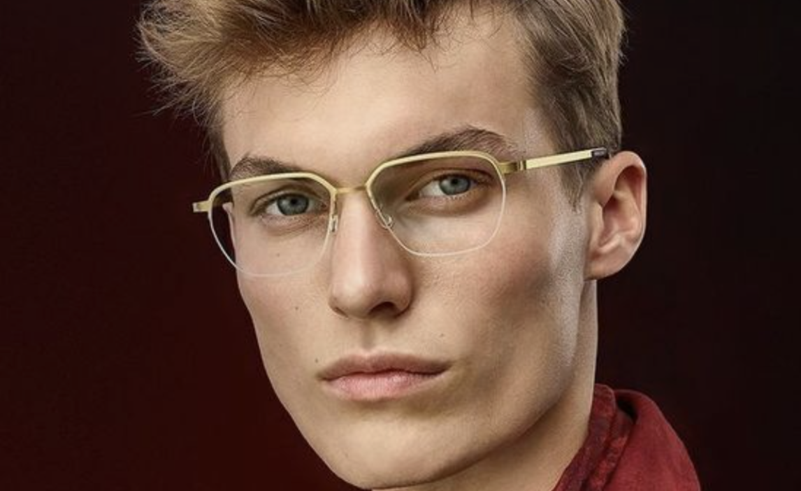 Model Kacamata untuk Wajah Oval Pria