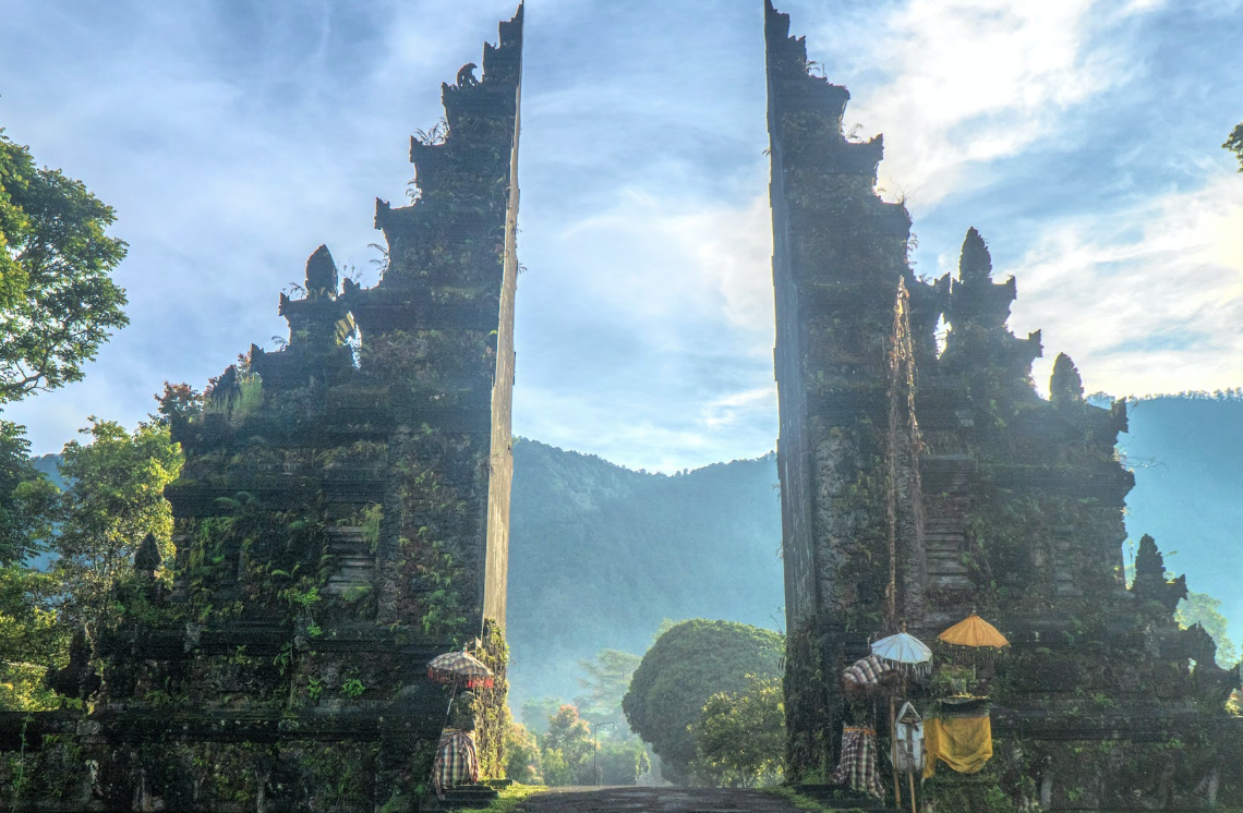 Cerita Mistis Pura di Bali