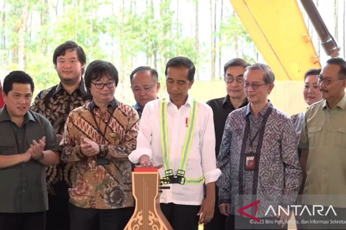 Presiden Joko Widodo saat meresmikan Superblok Pakuwon di IKN, Jakarta, Rabu (1/11). Foto: Antara.