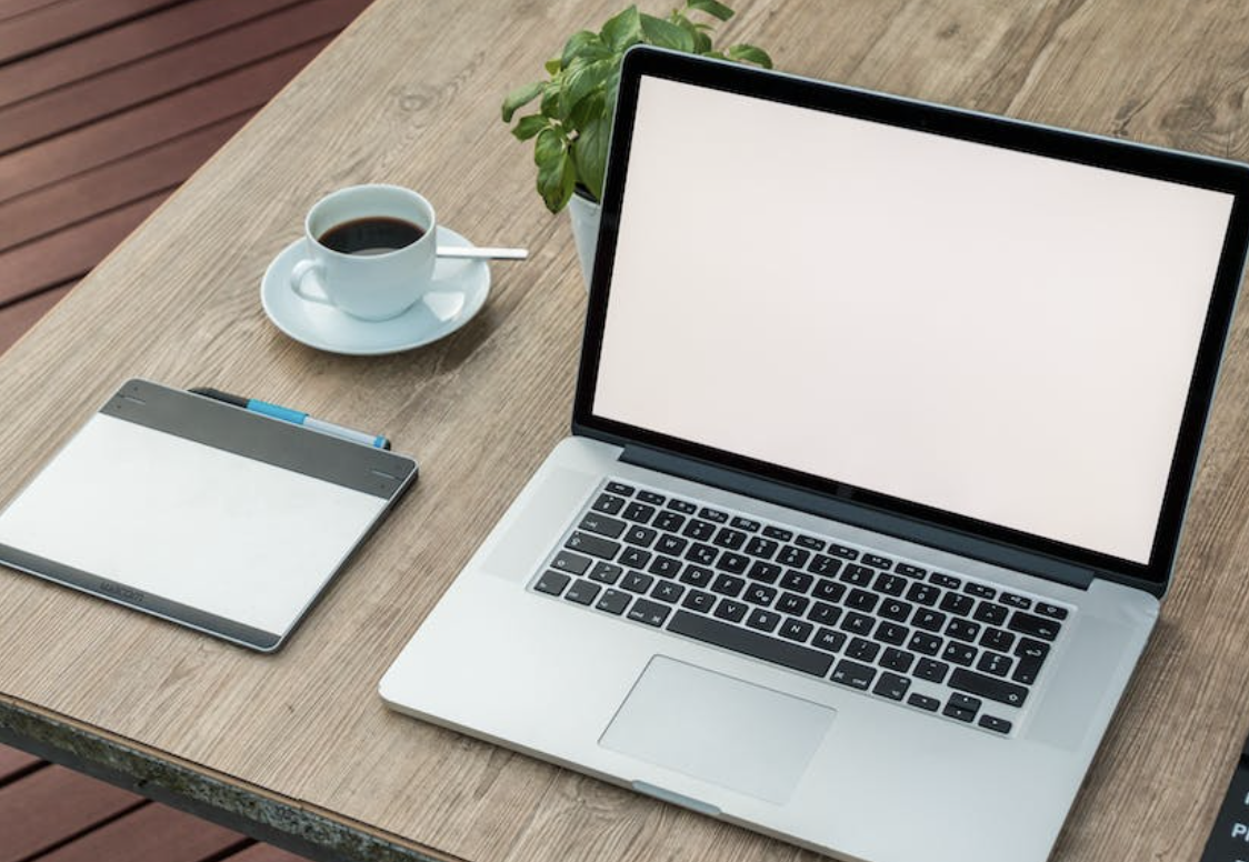 Cara Menghidupkan Laptop dengan Benar