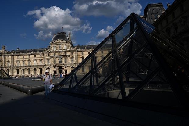 Wisata Museum Louvre di Paris