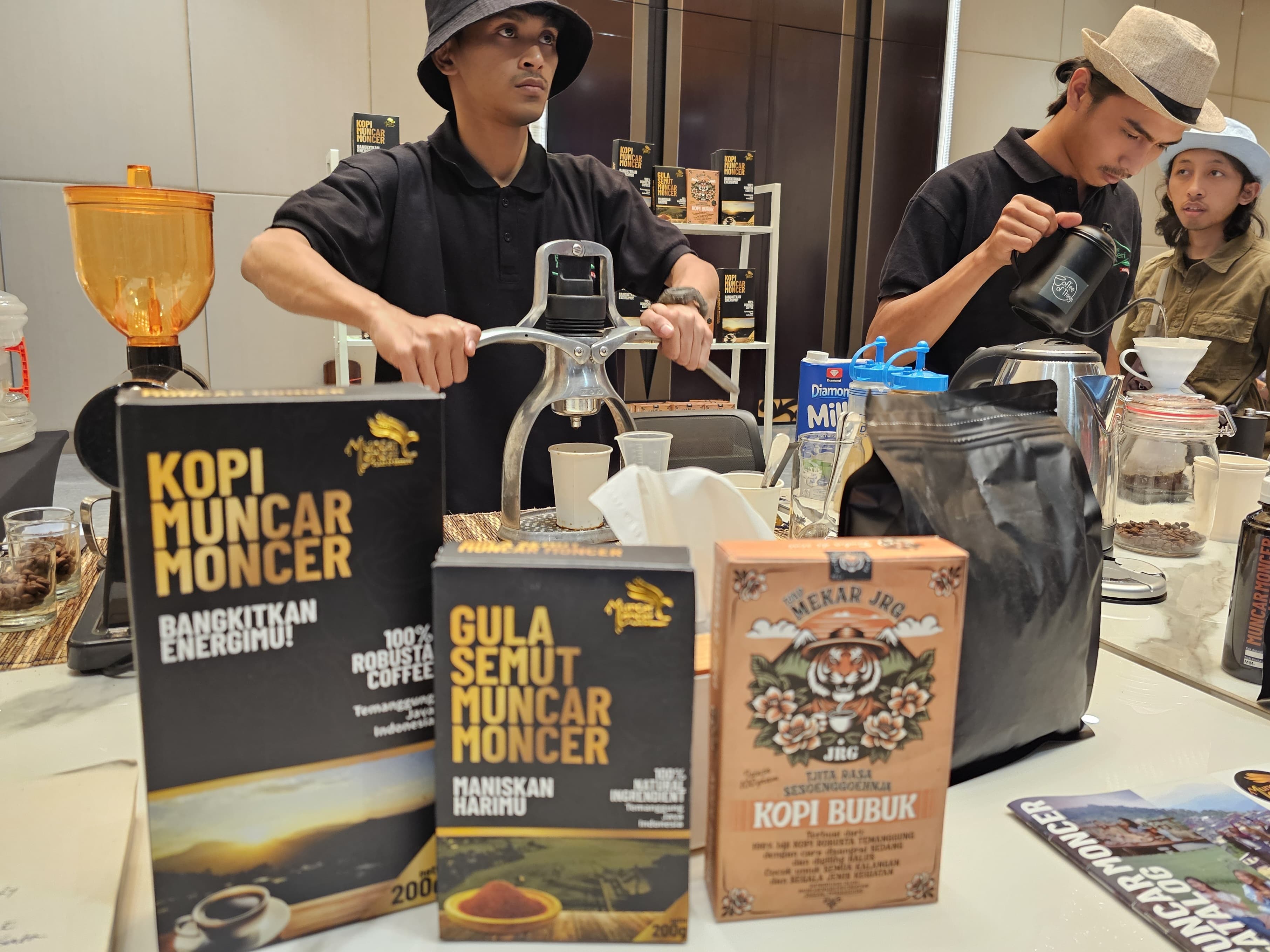 Barista Kopi Muncar Moncer