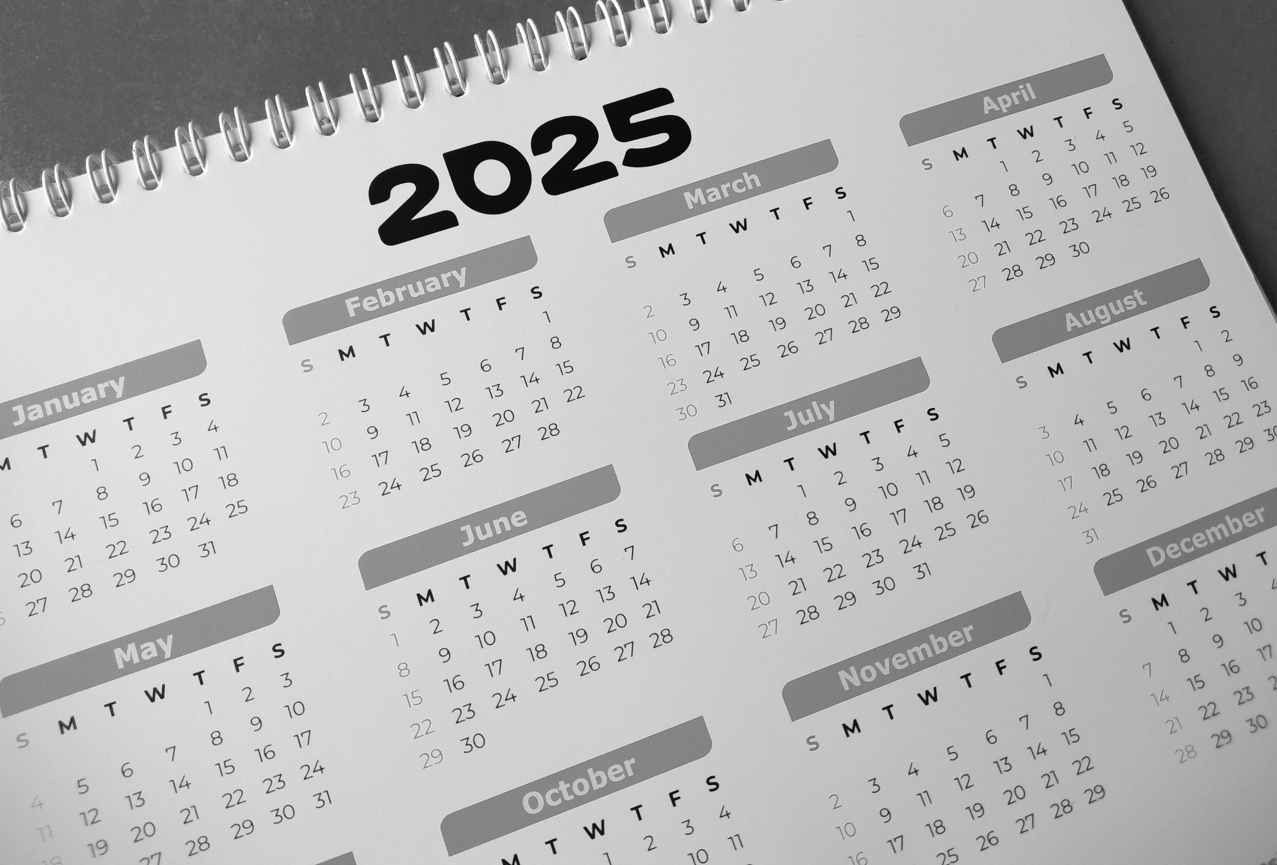 Kalender Tahun 2025 Lengkap dengan Tanggal Merah untuk Merencanakan Liburan Varia Katadata.co.id