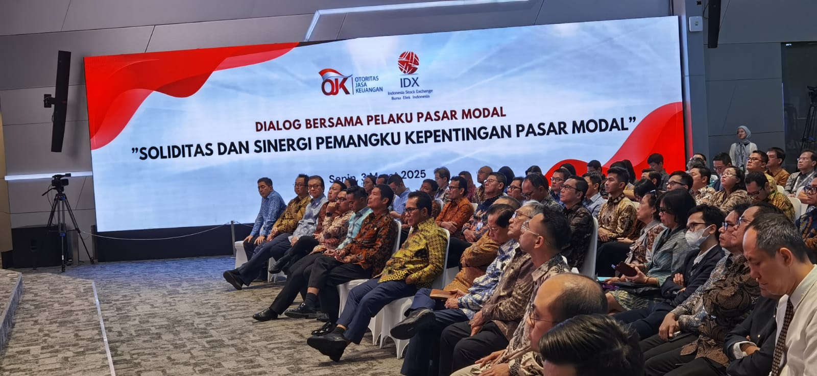 Diskusi pelaku pasar di Bursa Efek Indonesia, Senin (3/3)