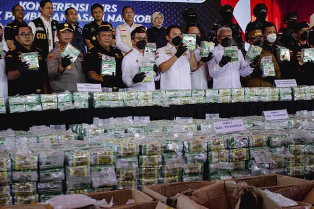 Ungkap kasus penyeludupan 2 ton sabu-sabu di Kepri