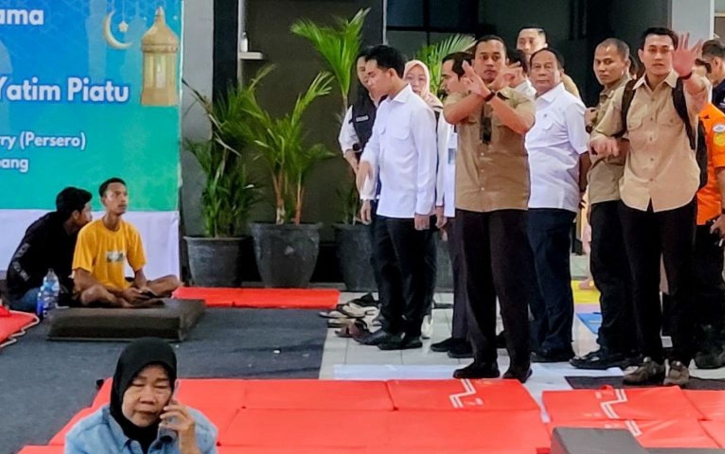 Gibran Temui Keluarga Korban kapal Tenggelam