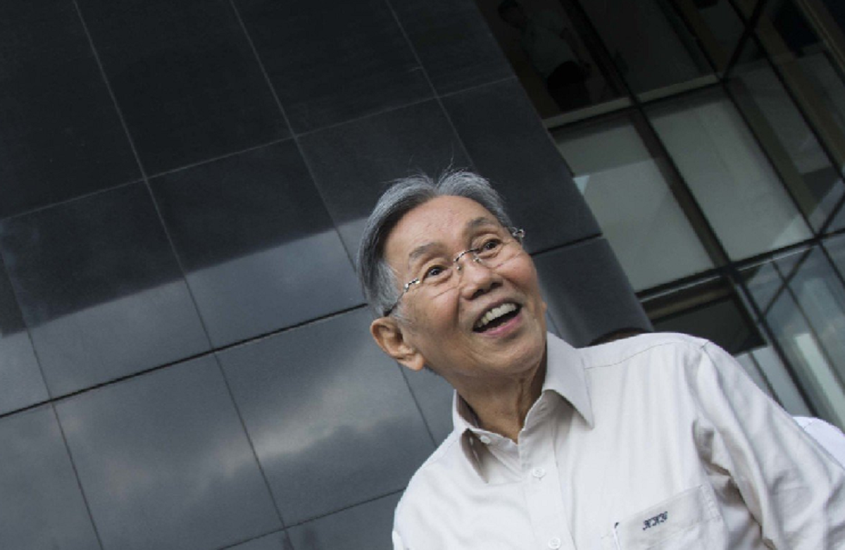 Mantan Menteri Koordinator Ekonomi Kwik Kian Gie di gedung KPK, Jakarta, Kamis (20/4). ANTARA FOTO/Aprillio Akbar