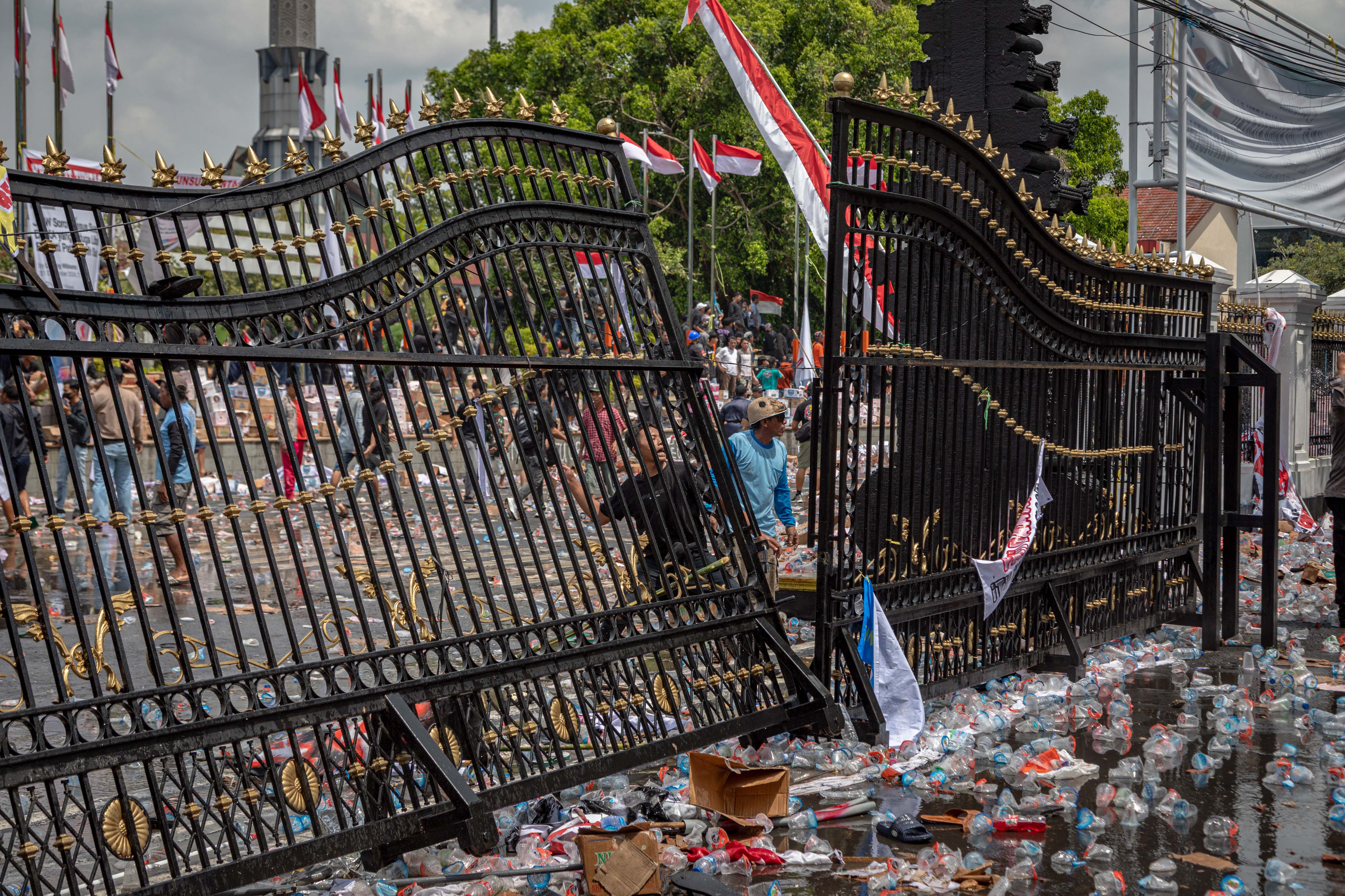 Aksi unjuk rasa di Kabupaten Pati berakhir ricuh