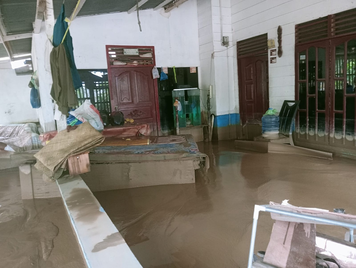 Sebuah rumah yang terdampak banjir di Bireuen, Aceh.