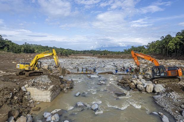 Akses darat penyintas bencana di Palembayan terhambat