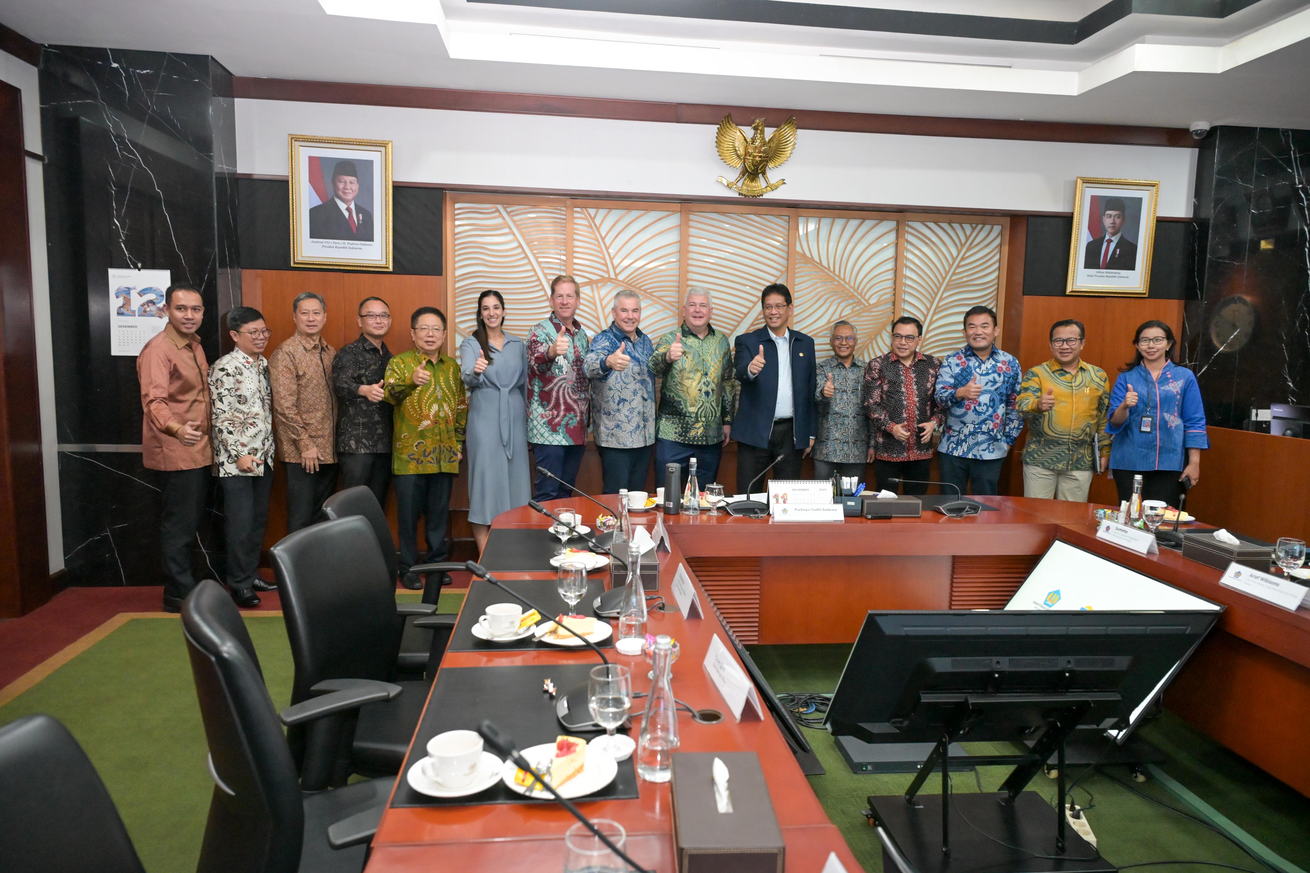 Menteri Keuangan Purbaya Yudhi Sadewa bertemu dengan tim perusahaan fintech Amerika Serikat Robinhood Market Inc, di Kantor Kementerian Keuangan, Jaka