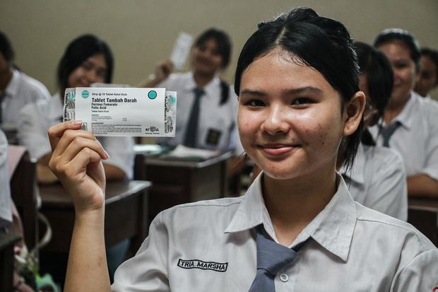 Penyaluran pil tambah darah untuk pelajar putri