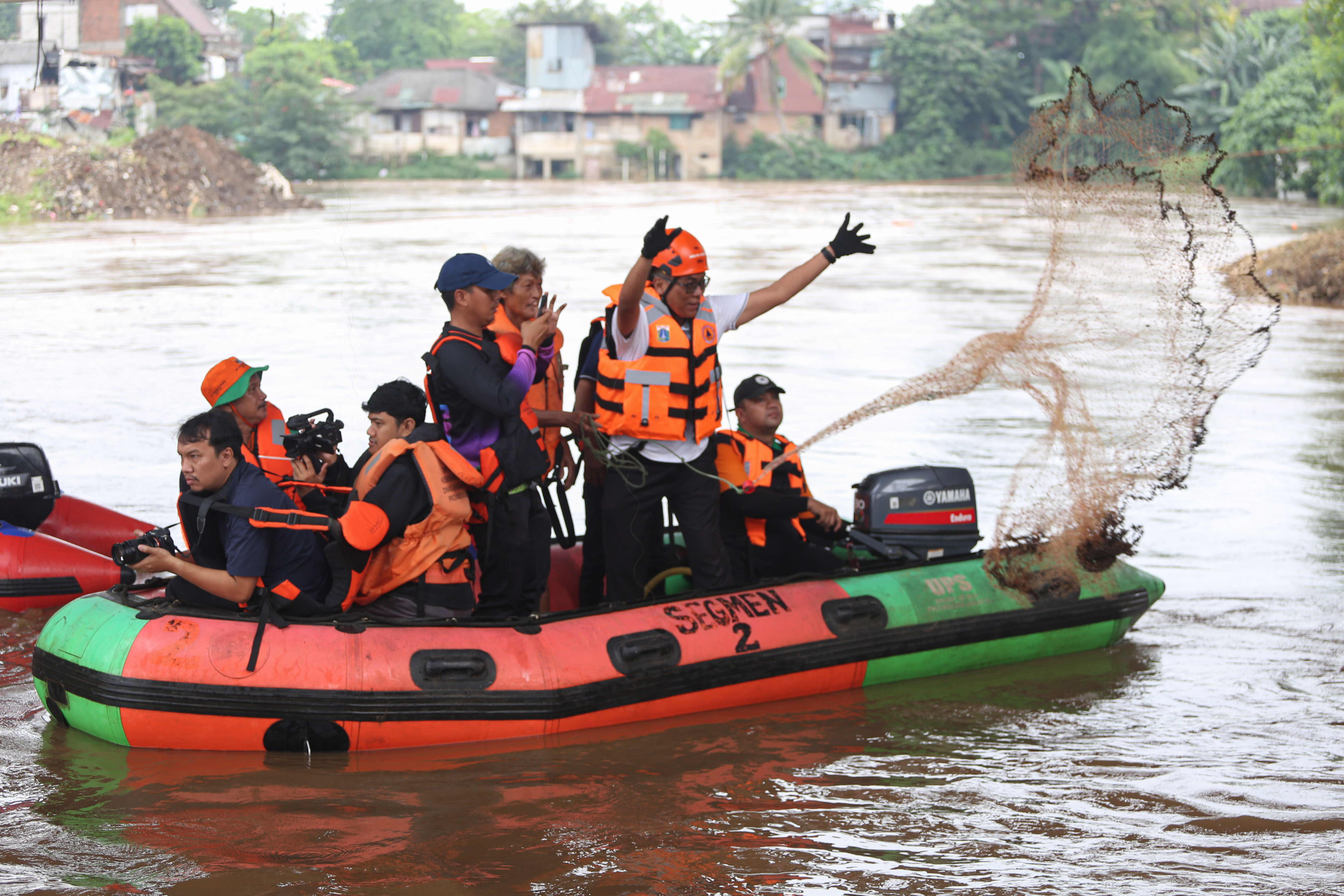 Pemprov DKI Gelar Operasi Tangkap Ikan Sapu-Sapu (Foto: Katadata/Fauza Syahputra)