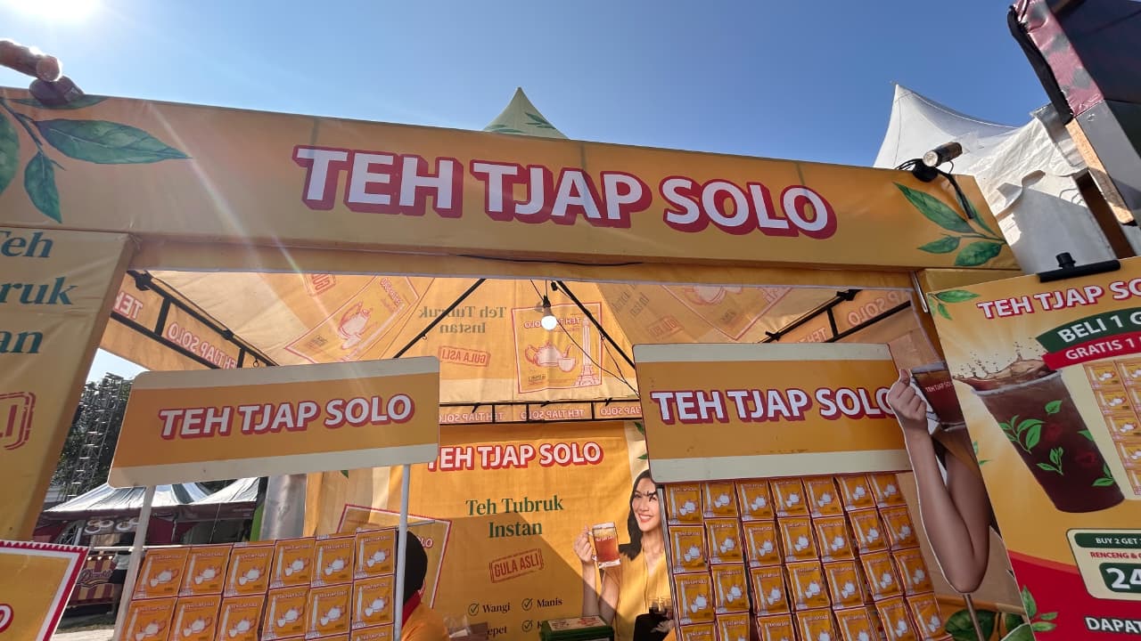 Gerai Teh Tjap Solo di Mangkunegaran Makan-Makan, Solo, Jawa Tengah, Minggu (3/5).