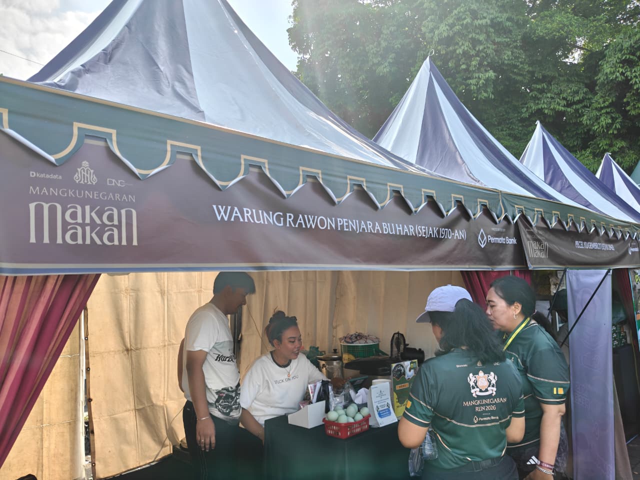 Warung Rawon Penjara Bu Har di acara Mangkunegaran Makan-Makan.