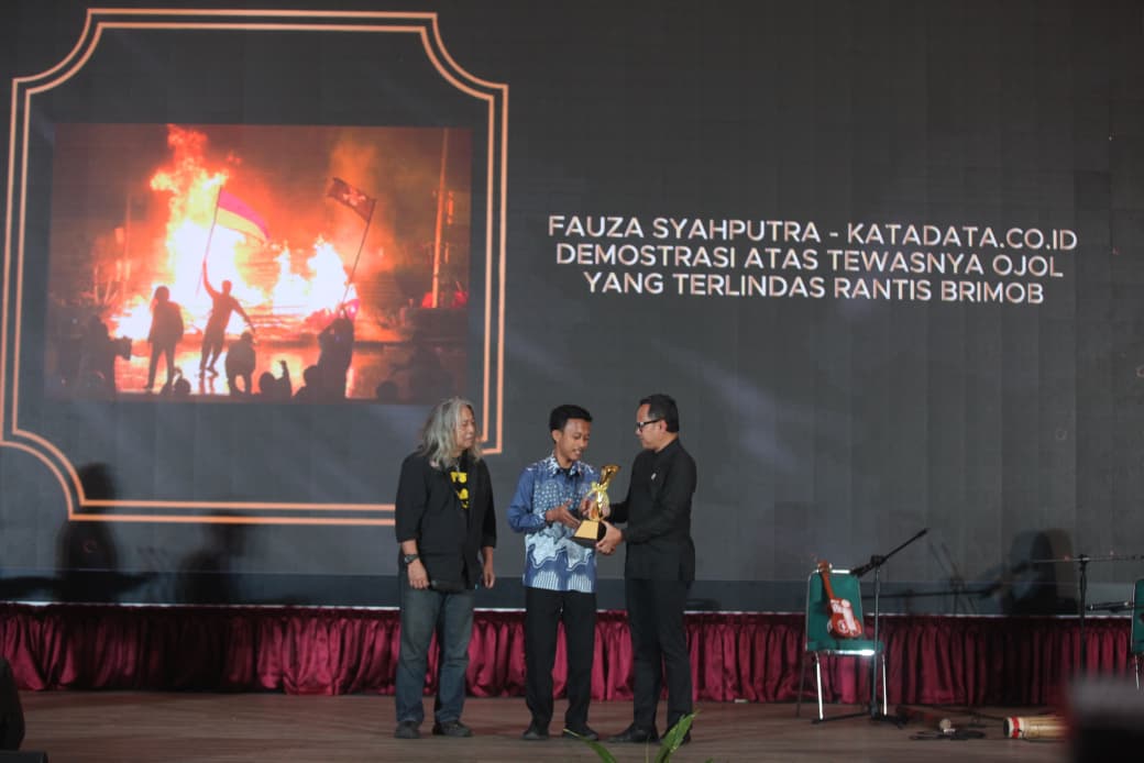 Pewarta foto Katadata, Fauza Syahputra, mendapat penghargaan Anugerah Pewarta Foto Indonesia (APFI) 2026.