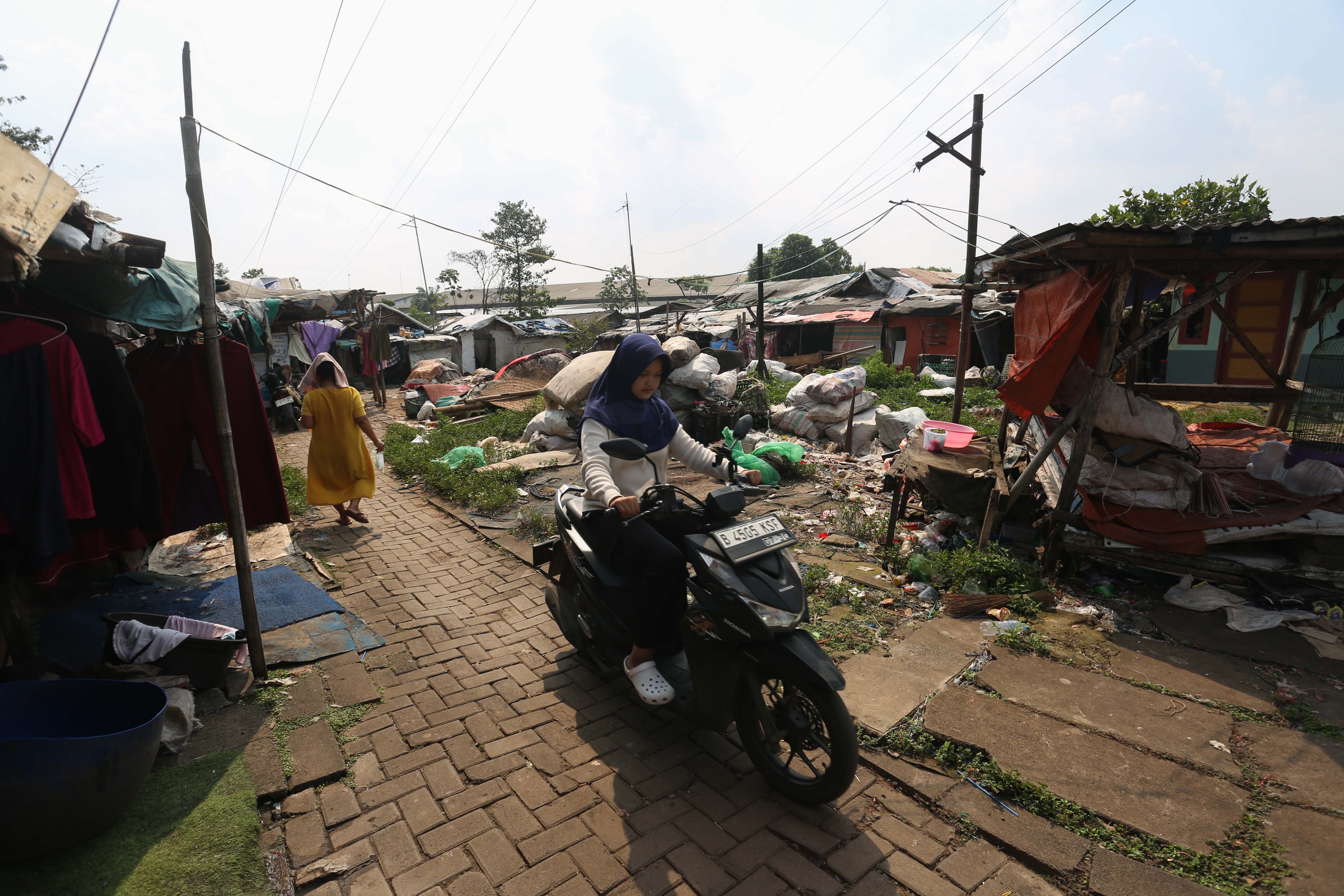 Pemukiman warga dekat TPST Bantargebang (Foto: Katadata/Fauza Syahputra)