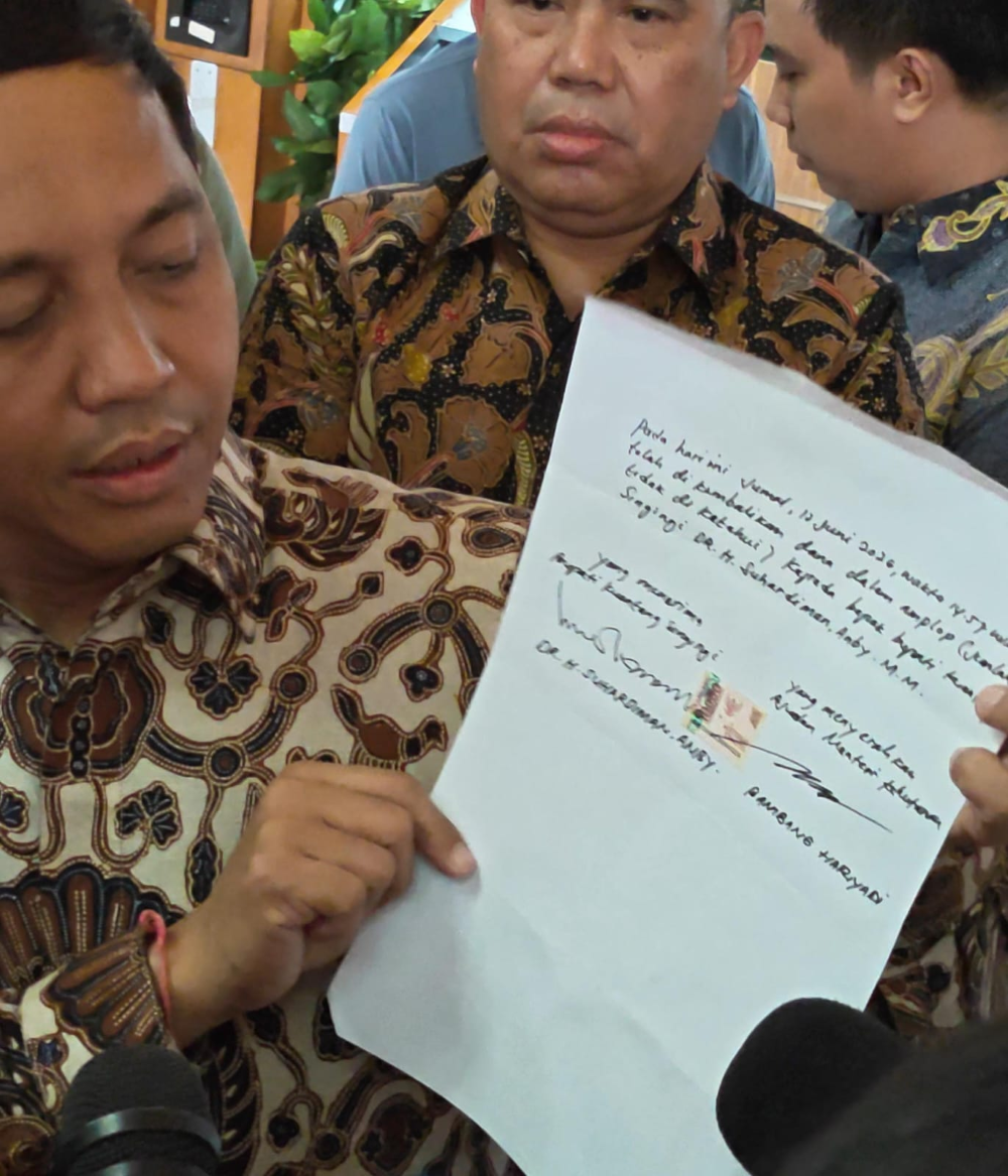 Menteri Kehutanan Raja Juli Antoni