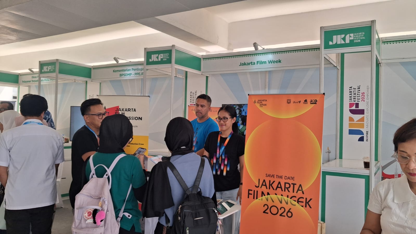 Pengunjung Jakarta Kreatif Festival antusias mengetahui lebih jauh perkembangan industri film, Sabtu (4/7)