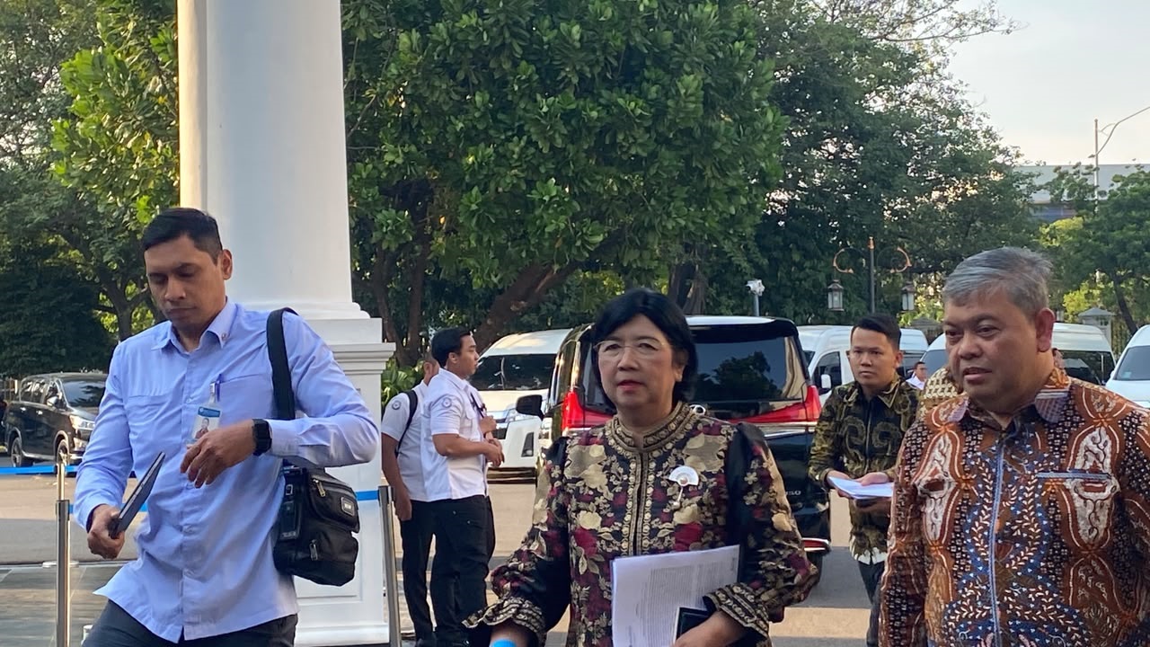 Penjabat Sementara Gubernur BI Destry Damayanti di Istana Kepresidenan, Jakarta, Senin (27/7).