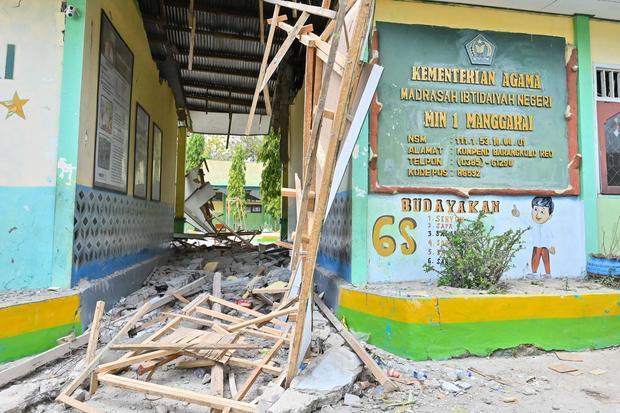 Sekolah rusak akibat gempa NTT