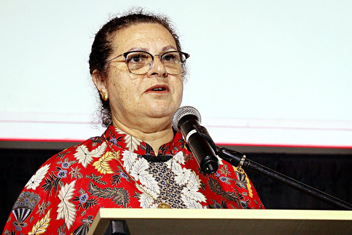 Elizabeth Genia
