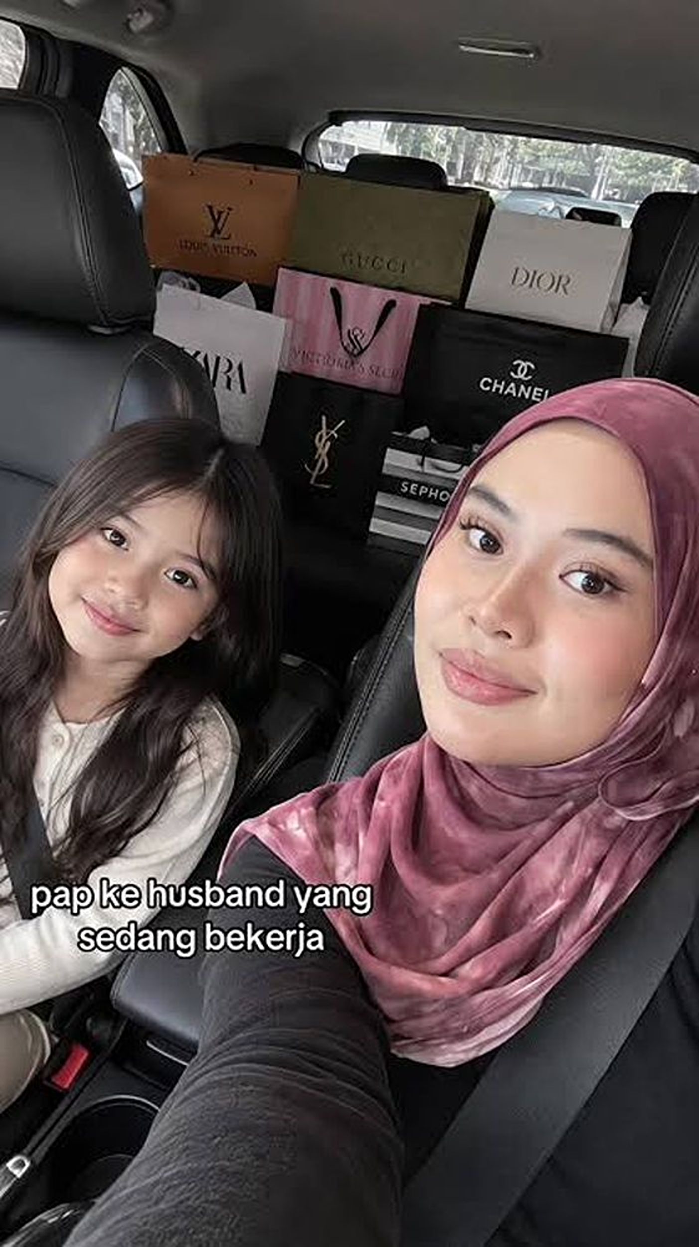prompt ai foto shopping di mobil