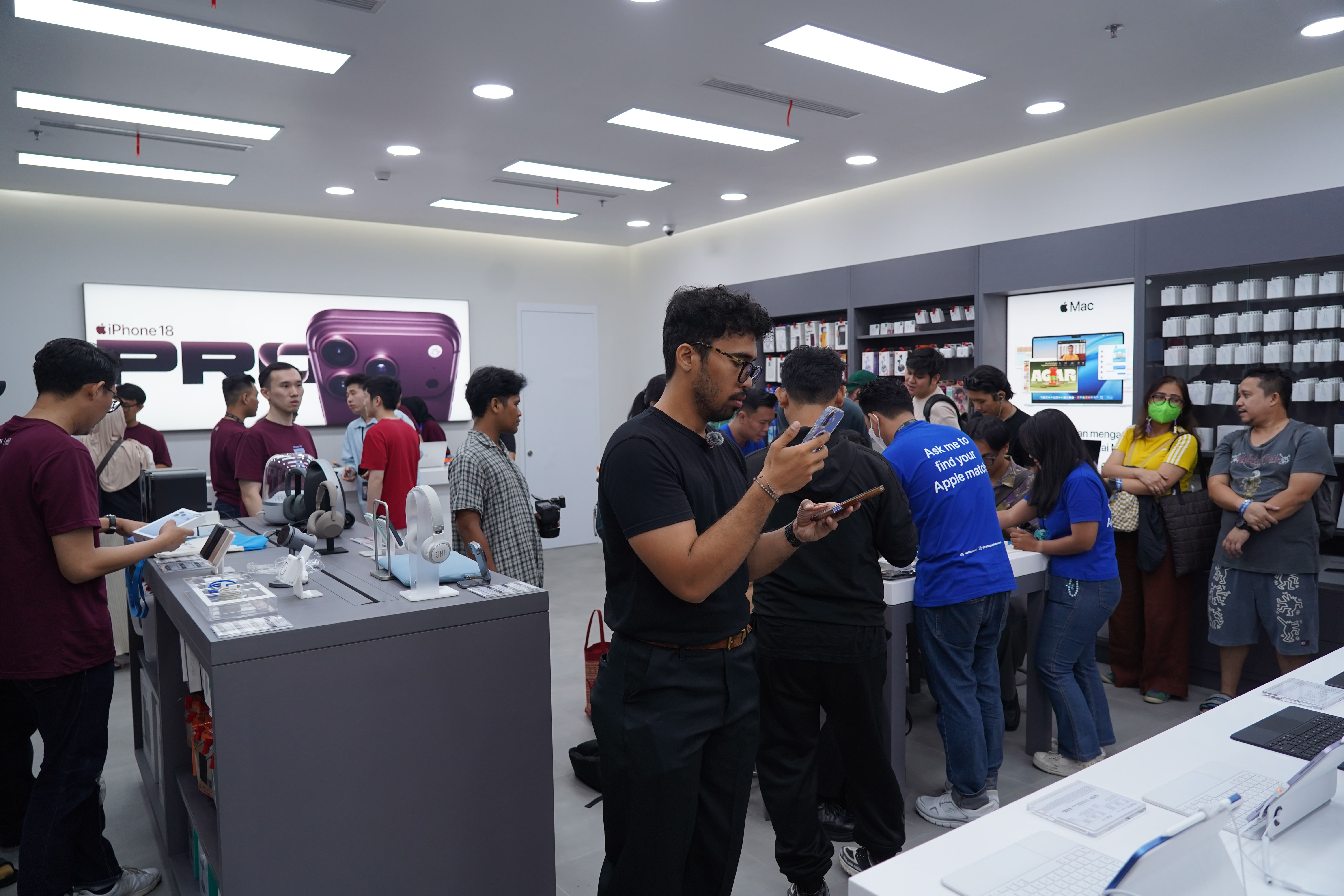 iPhone 18 Pro dan iPhone 18 Pro Max Resmi Dijual di Indonesia (Foto: Katadata/Fauza Syahputra)