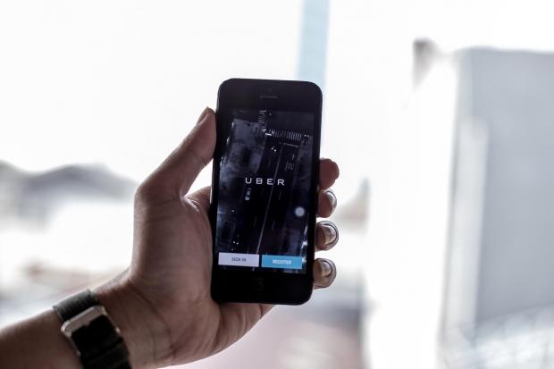 Di California, pengemudi taksi online berstatus karyawan mulai tahun depan. Bagaimana dengan Gojek dan Grab?