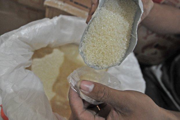 Ilustrasi, gula pasir. Asosiasi Petani Tebu Rakyat Indonesia (APTRI) meminta agar BUMN dan perusahaan swasta yang menyerap gula lokal tidak menjualnya di bawah harga Rp 11.200 per Kg.