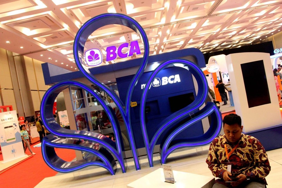 Ilustrasi, logo PT Bank Central Asia Tbk (BCA), salah satu agen penjual Obligasi Ritel Indonesia (ORI). Perbankan menyebut minat investor ritel pada ORI017 cukup tinggi di tengah pandemi corona.