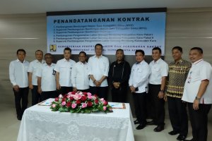 Dirjen SDA Imam Santoso dalam penandatanganan kontrak paket pekerjaan infrastruktur di sektor sumber daya air.