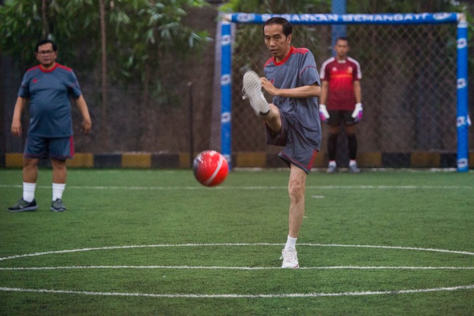 Presiden Joko Widodo main Futsal