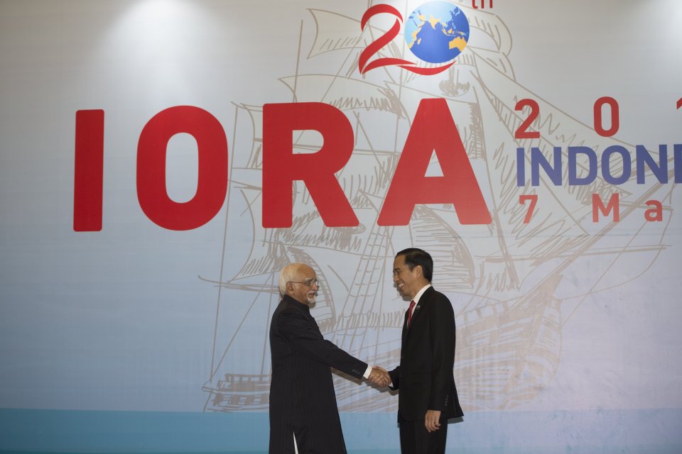 Presiden Joko Widodo (kanan) dan Perdana Menteri India Mohammad Hamid Ansari