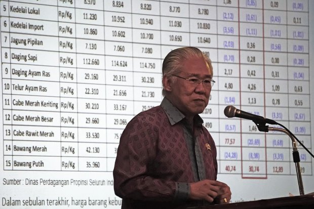 Menteri Perdagangan Enggartiasto Lukita menyampaikan pemaparannya dalam kunjungan kerjanya ke Bandung, Jawa Barat, Kamis (4/5).