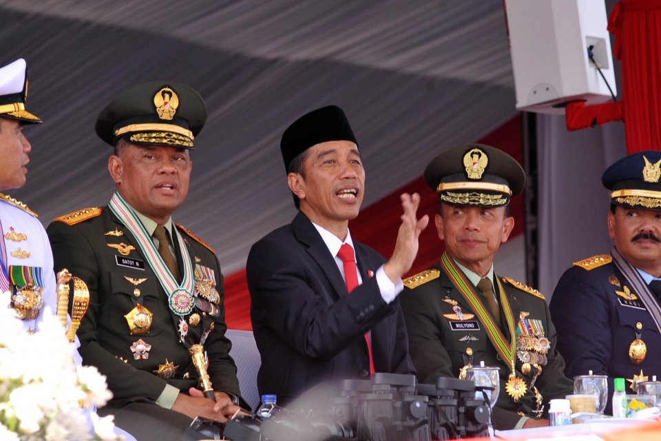 Jokowi HUT TNI ke -72
