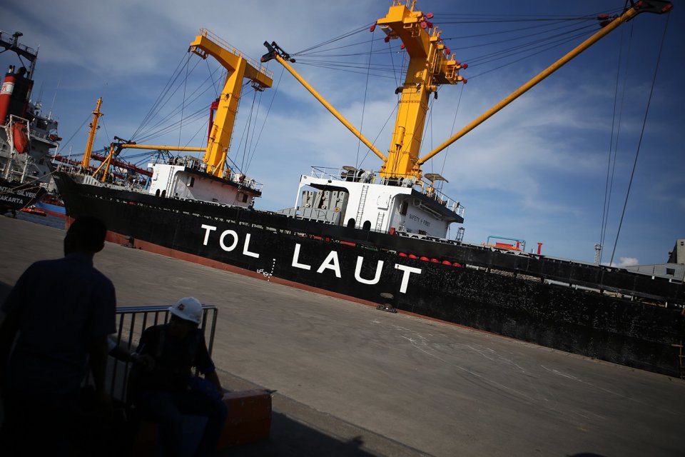 Aktifitas persiapan keberangkatan Kapal Tol Laut Logistik Natuna, di Pelabuhan Penumpang Tanjung Priok.